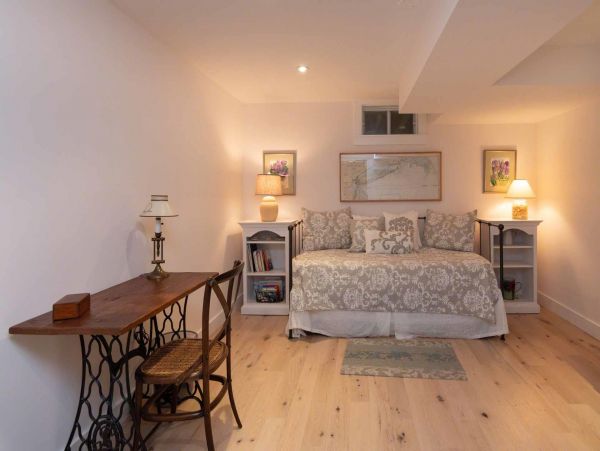 Cape Cod Home 994599
