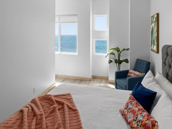 Oceanfront Vacation Condo In Oceanside Sleeps 10 Guests