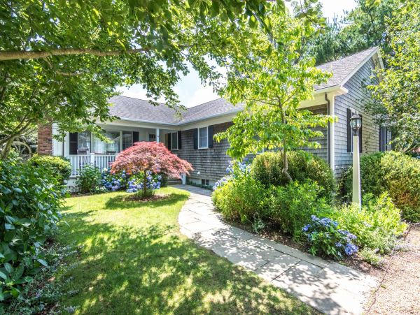 Cape Cod Home 994601