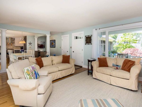 Cape Cod Home 994601
