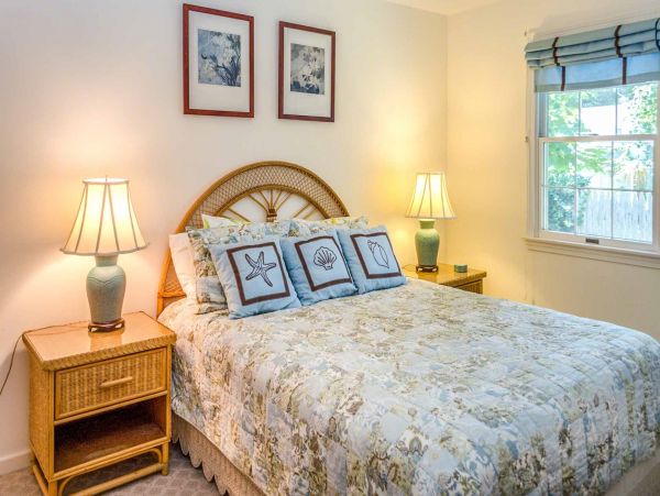 Cape Cod Home 994601