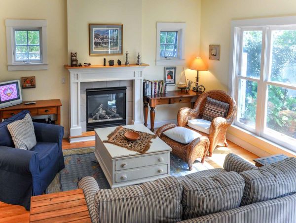 Cape Cod Home 994602