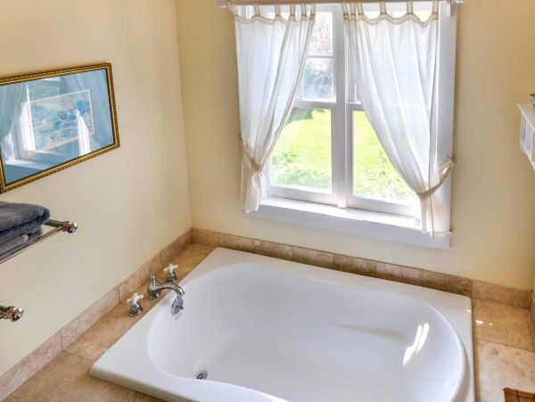 Cape Cod Home 994602