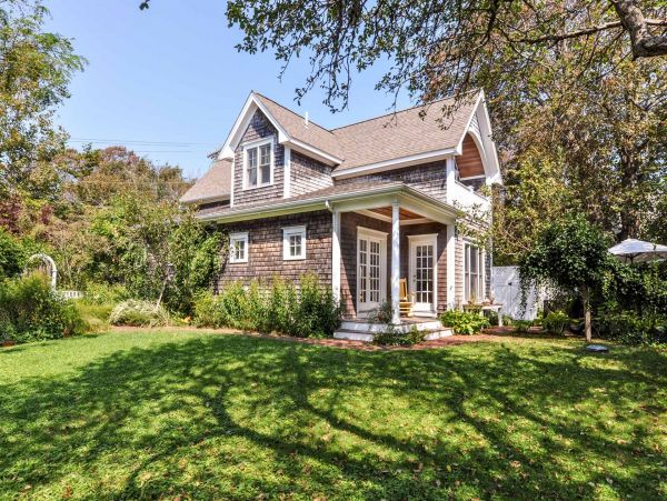 Cape Cod Home 994602