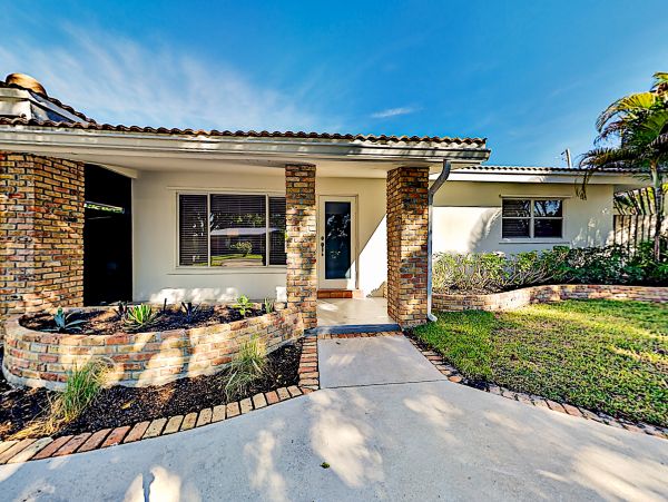Two Bedroom Rental Home in Fort Lauderdale with Pool