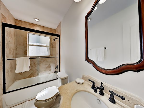 Two Bedroom Rental Home in Fort Lauderdale with Pool