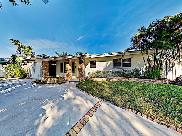 Two Bedroom Rental Home in Fort Lauderdale with Pool