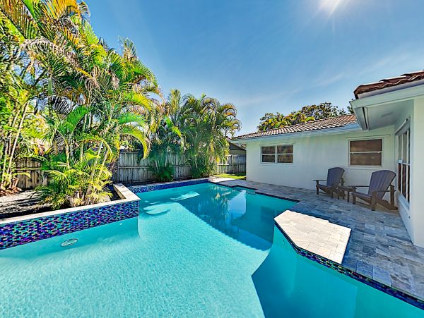 Two Bedroom Rental Home in Fort Lauderdale with Pool