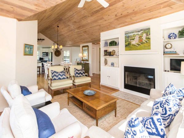 Cape Cod Home 994604