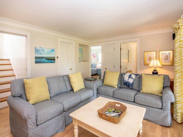 Cape Cod Home 994604