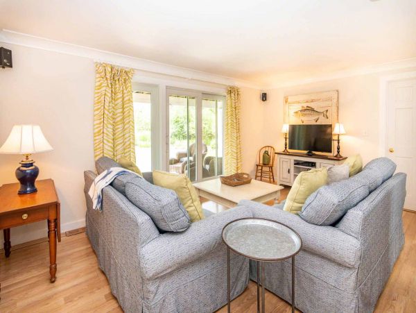 Cape Cod Home 994604