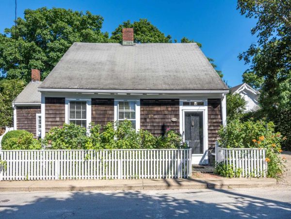 Cape Cod Home 994605