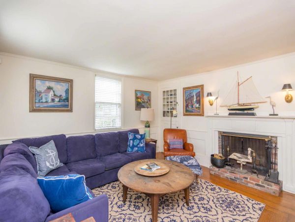 Cape Cod Home 994605