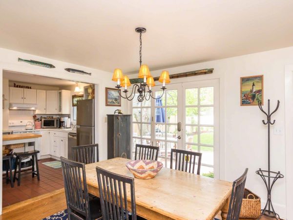 Cape Cod Home 994605