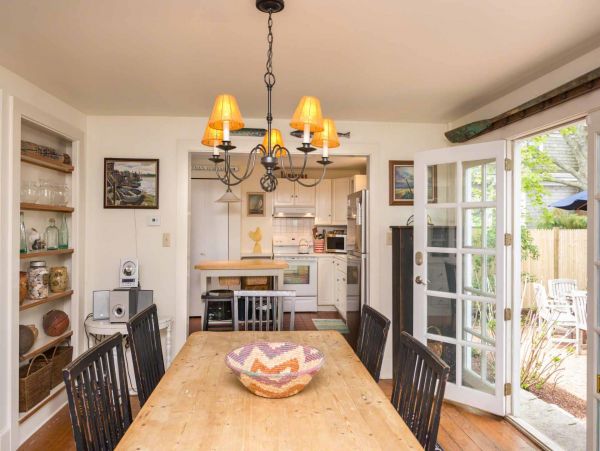 Cape Cod Home 994605