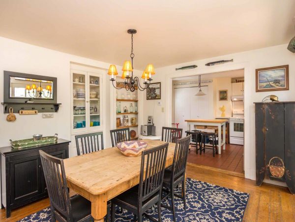 Cape Cod Home 994605