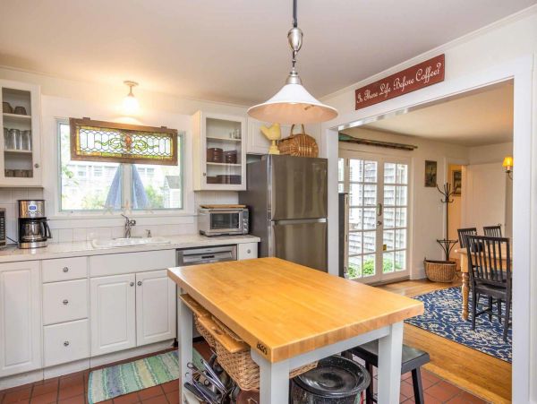 Cape Cod Home 994605