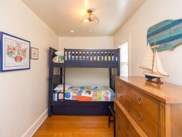Cape Cod Home 994605