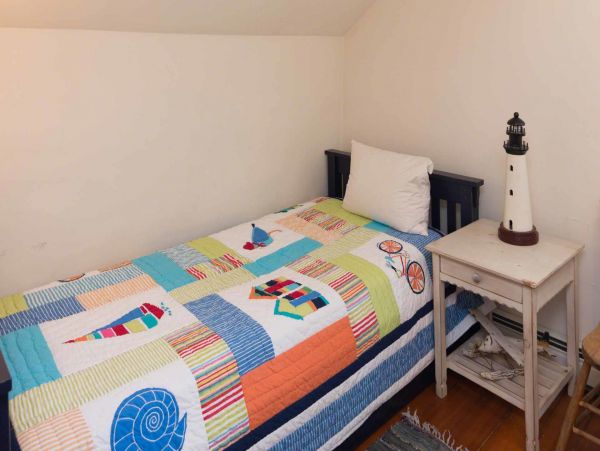 Cape Cod Home 994605