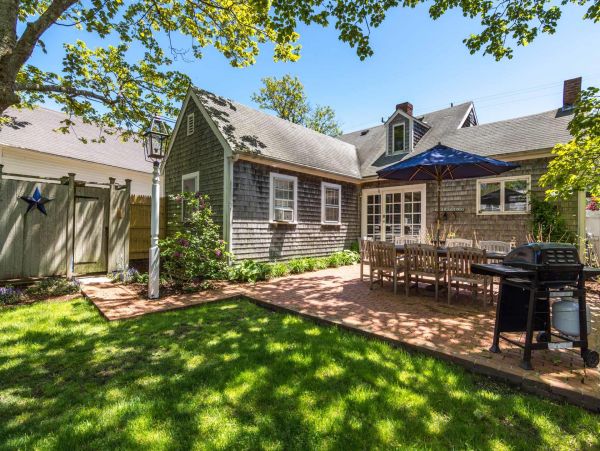 Cape Cod Home 994605