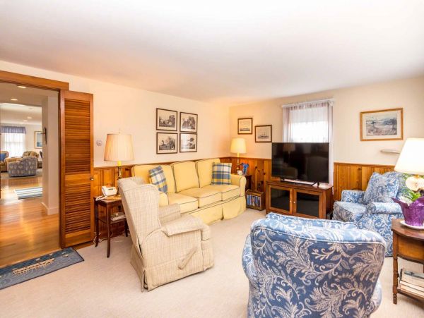 Cape Cod Home 994607