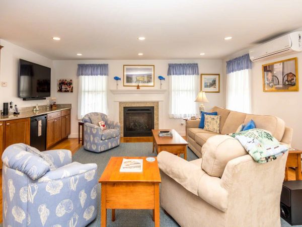Cape Cod Home 994607
