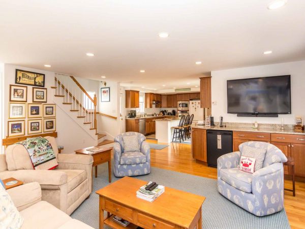 Cape Cod Home 994607