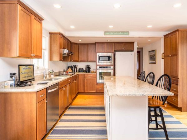 Cape Cod Home 994607