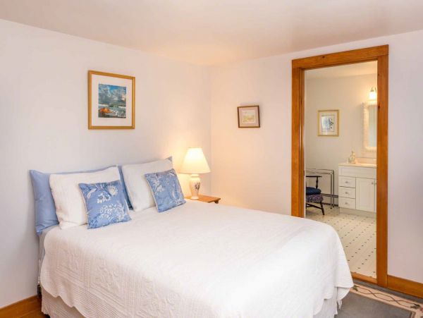 Cape Cod Home 994607