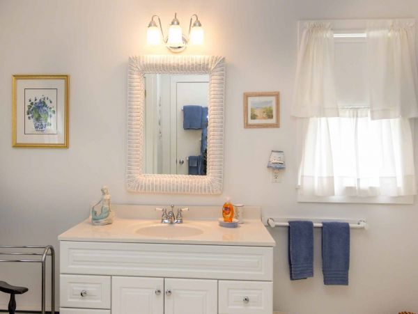 Cape Cod Home 994607
