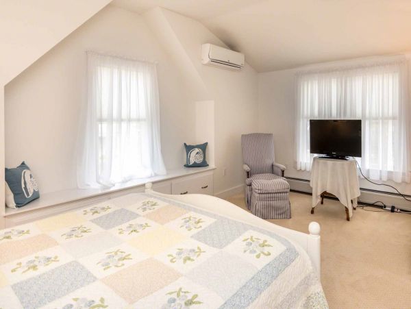 Cape Cod Home 994607