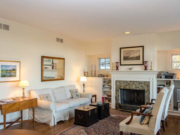 Cape Cod Home 994608