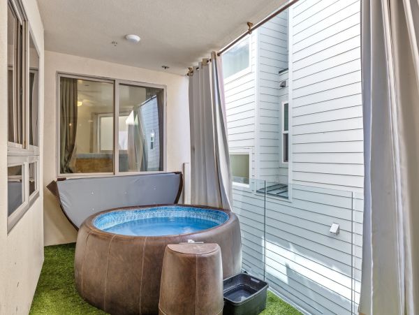Ocean Views 5 Bedroom Oceanside Luxury Vacation Beach Condo