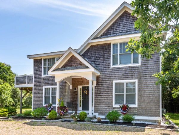 Cape Cod Home 994610