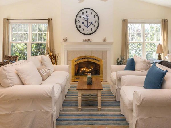 Cape Cod Home 994610