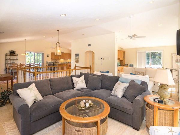 Cape Cod Home 994610