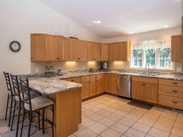 Cape Cod Home 994610