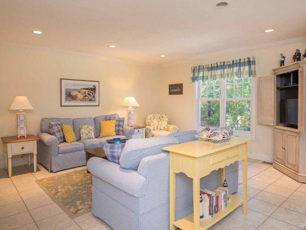 Cape Cod Home 994610