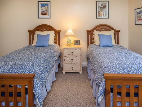 Cape Cod Home 994610