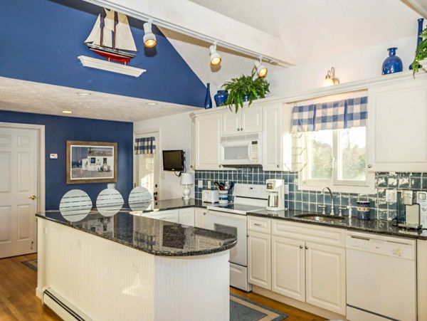 Cape Cod Home 994611