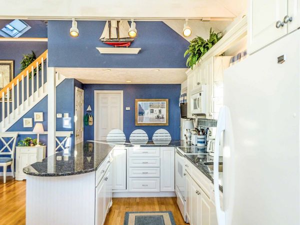 Cape Cod Home 994611