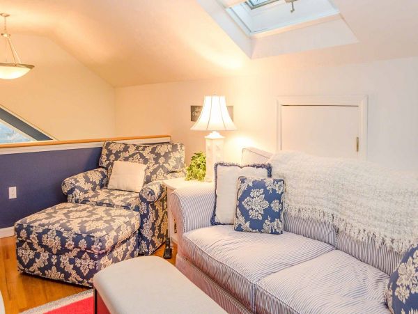 Cape Cod Home 994611