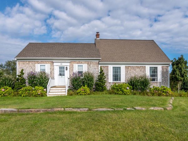 Cape Cod Home 994612