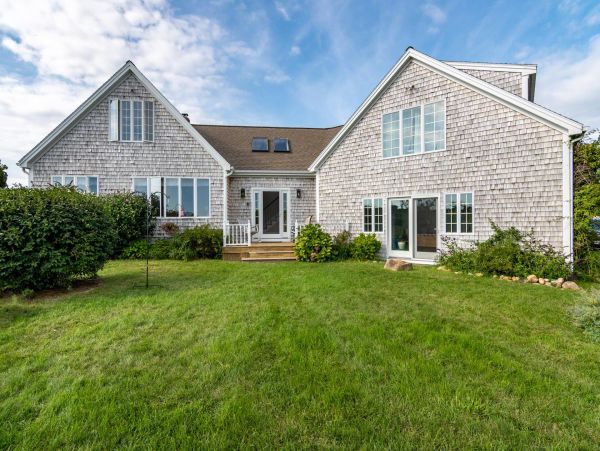 Cape Cod Home 994612
