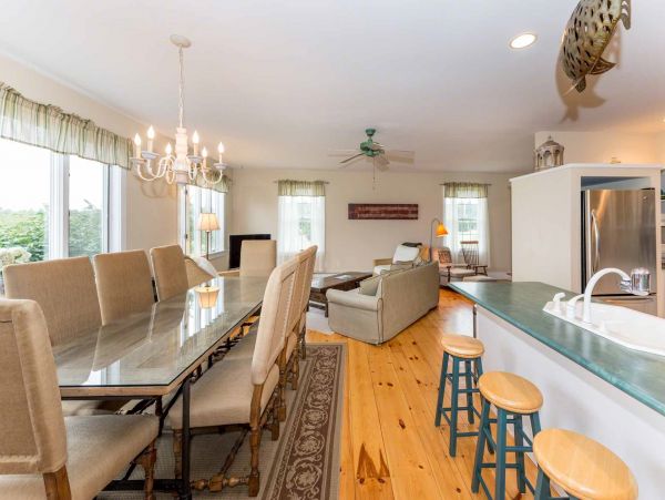 Cape Cod Home 994612