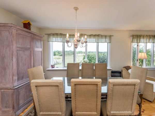 Cape Cod Home 994612