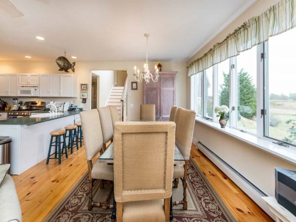 Cape Cod Home 994612