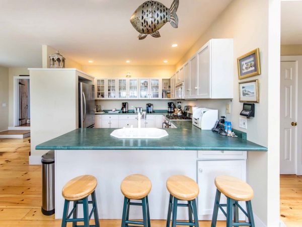Cape Cod Home 994612