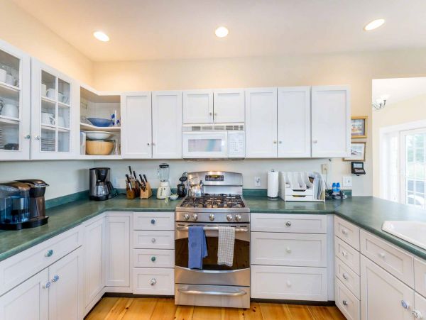 Cape Cod Home 994612