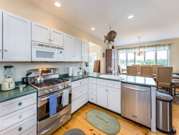 Cape Cod Home 994612
